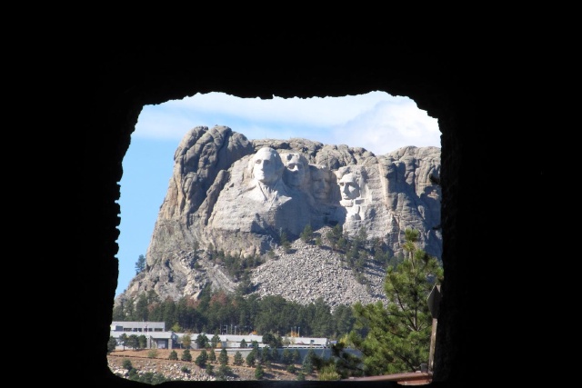 Mount-Rushmore/640x480_Mt.Rushmore Tunnel View 4.jpg